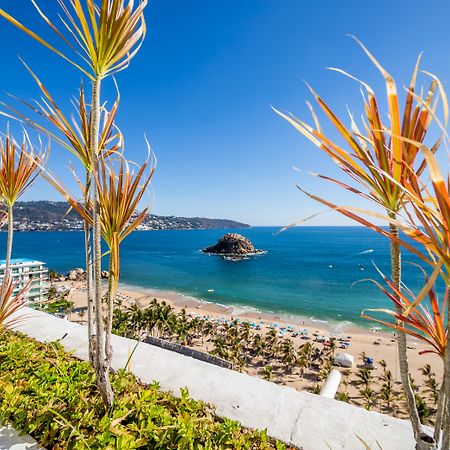 Emporio Acapulco Otel Dış mekan fotoğraf View of the beach from the hotel