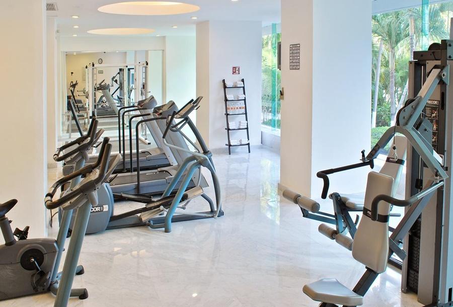 Emporio Acapulco Otel Dış mekan fotoğraf The gym at the hotel