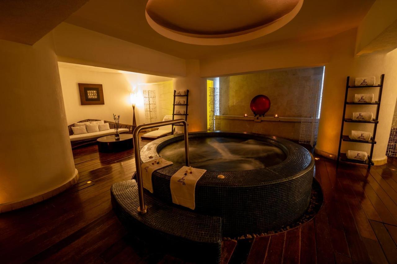 Emporio Acapulco Otel Dış mekan fotoğraf A whirlpool bath