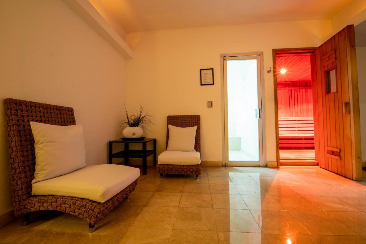 Emporio Acapulco Otel Dış mekan fotoğraf A room at the spa