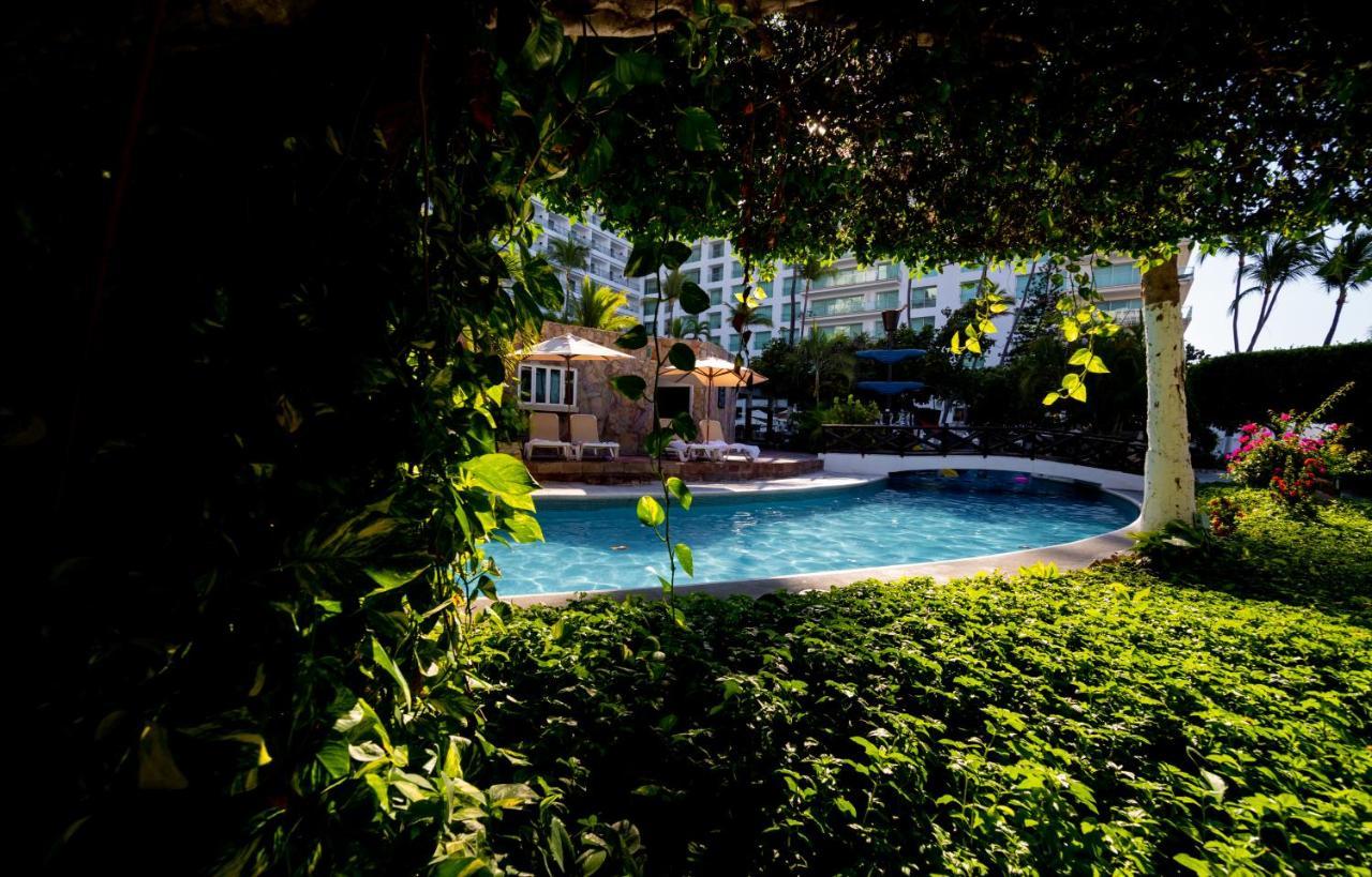 Emporio Acapulco Otel Dış mekan fotoğraf The pool at the Hotel