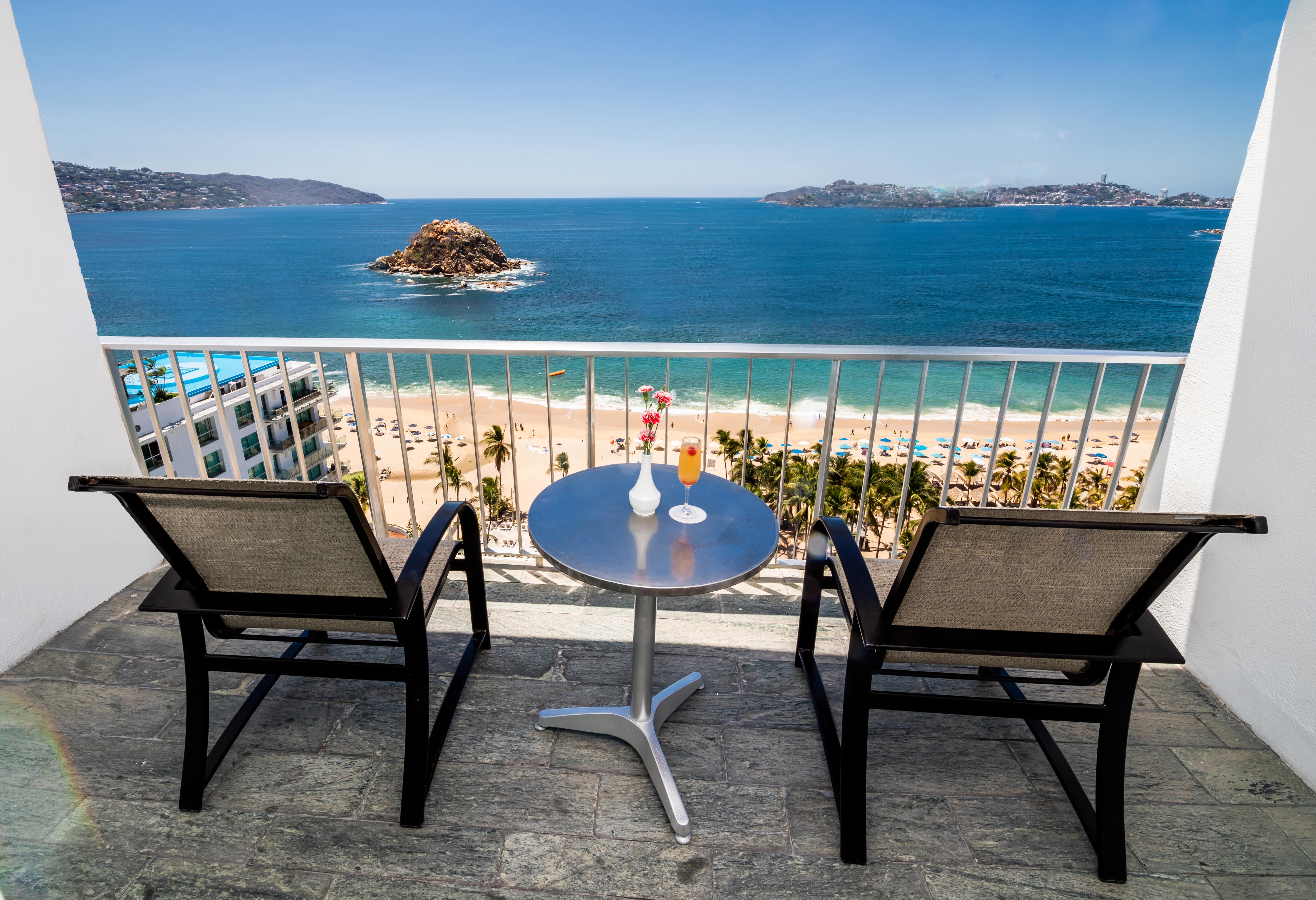 Emporio Acapulco Otel Dış mekan fotoğraf View from a balcony