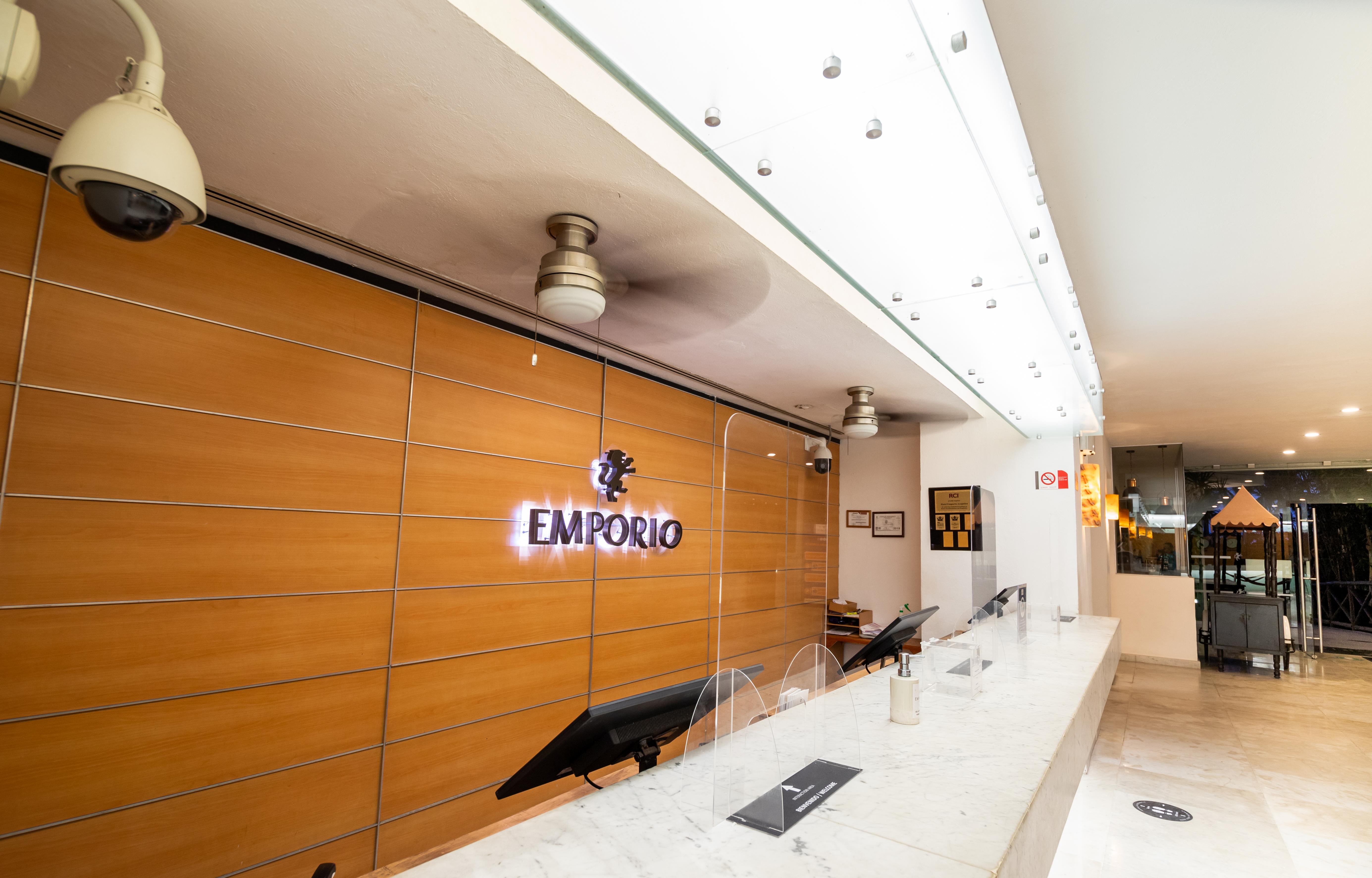 Emporio Acapulco Otel Dış mekan fotoğraf Emporio Armani store in Milan