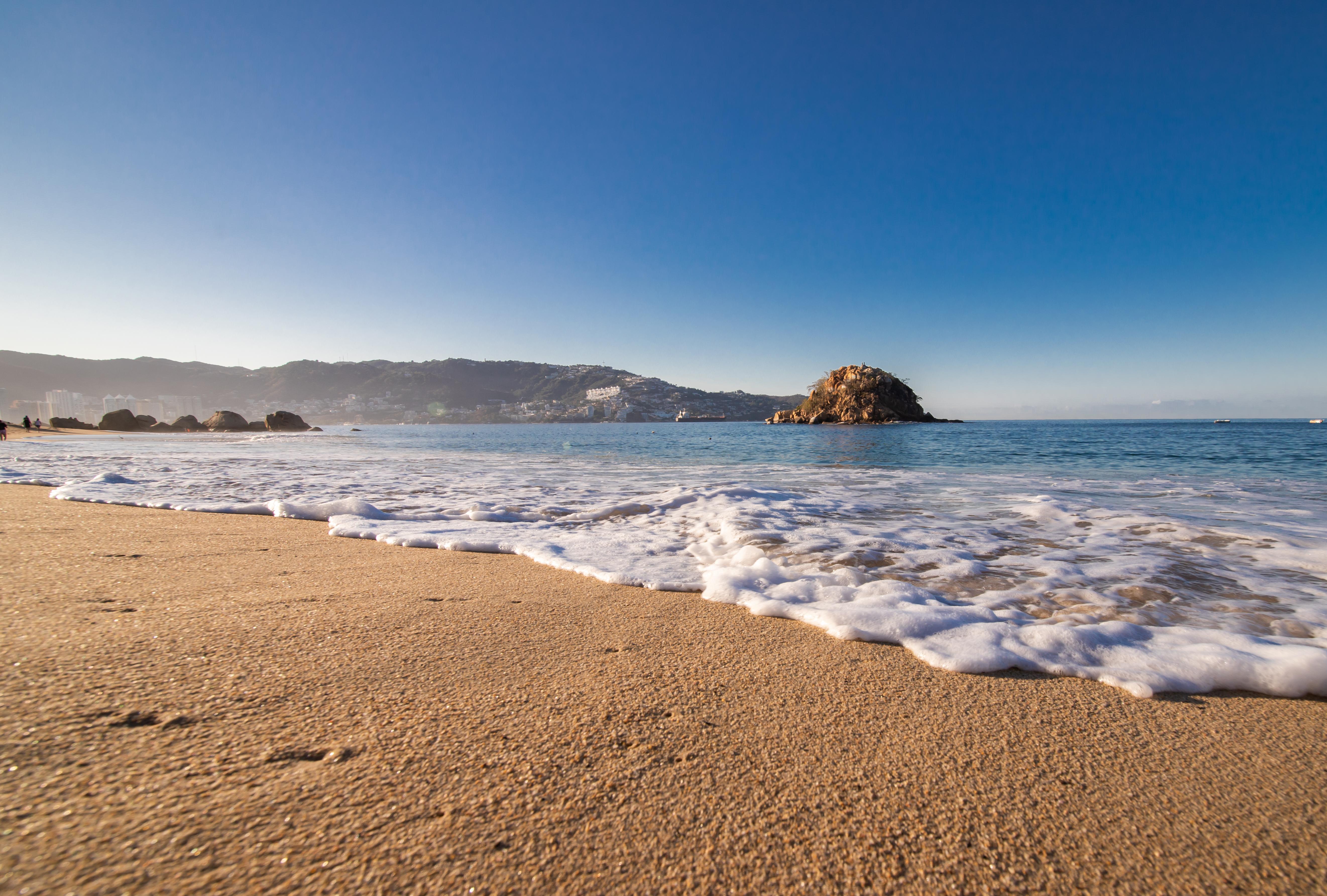 Emporio Acapulco Otel Dış mekan fotoğraf View of the beach